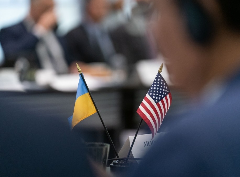 СМИ: Помощник Байдена заявил, что помощь США Украине не остановит Россию