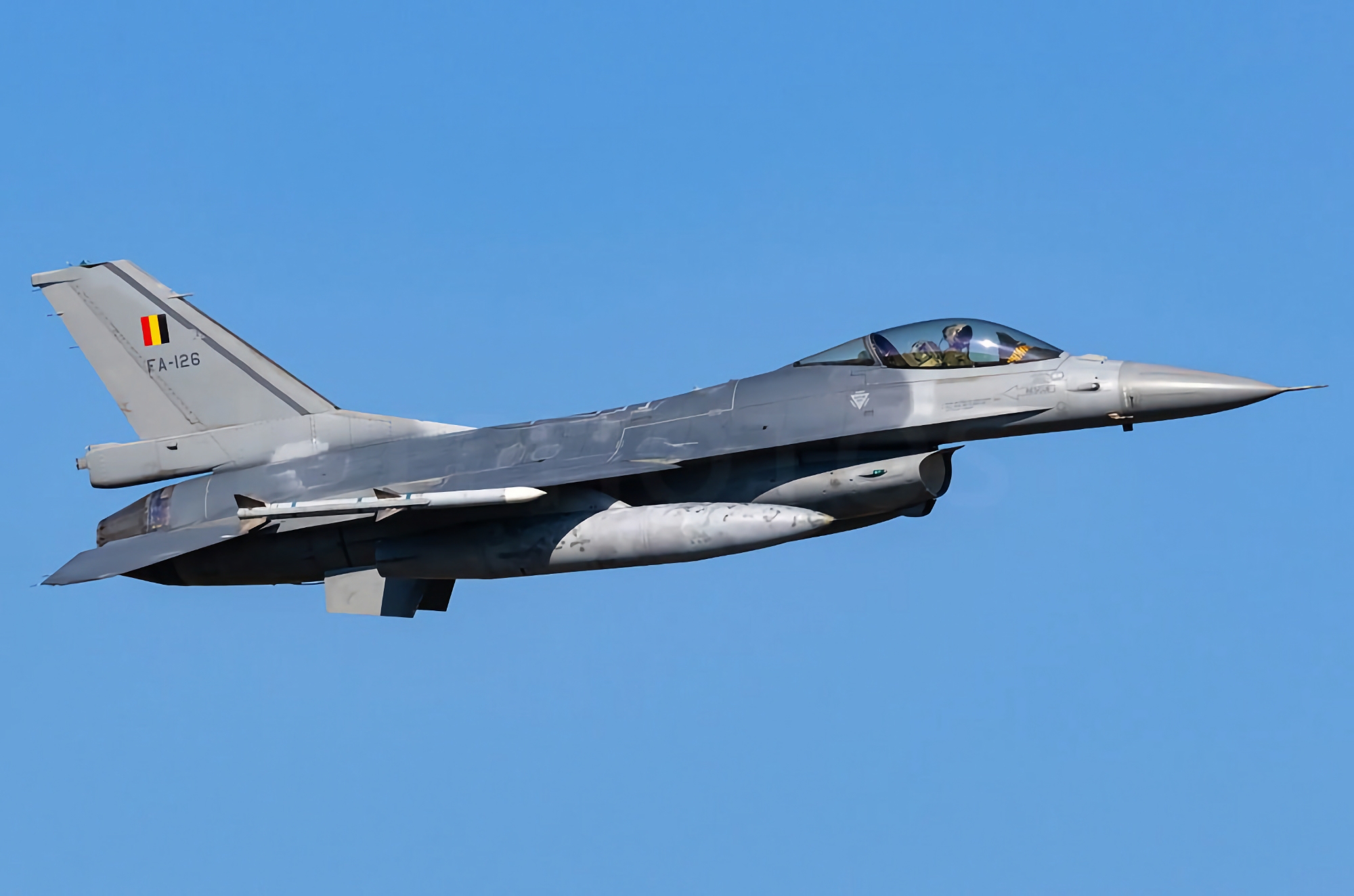 Раньше, чем ожидалось: Бельгия передаст Украине истребители F-16 Fighting Falcon в 2024 году